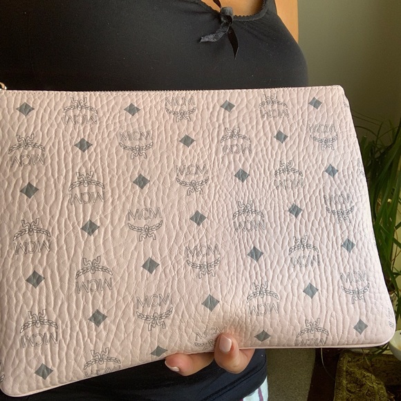 Authentic MCM logo Diamond Leather zip top clutch/Crosby❤️ - Picture 10 of 15